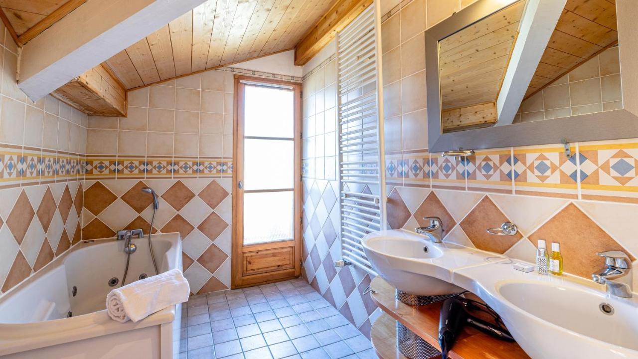 Madame Vacances Les Chalets De L'Altiport Alpe d'Huez Eksteriør billede