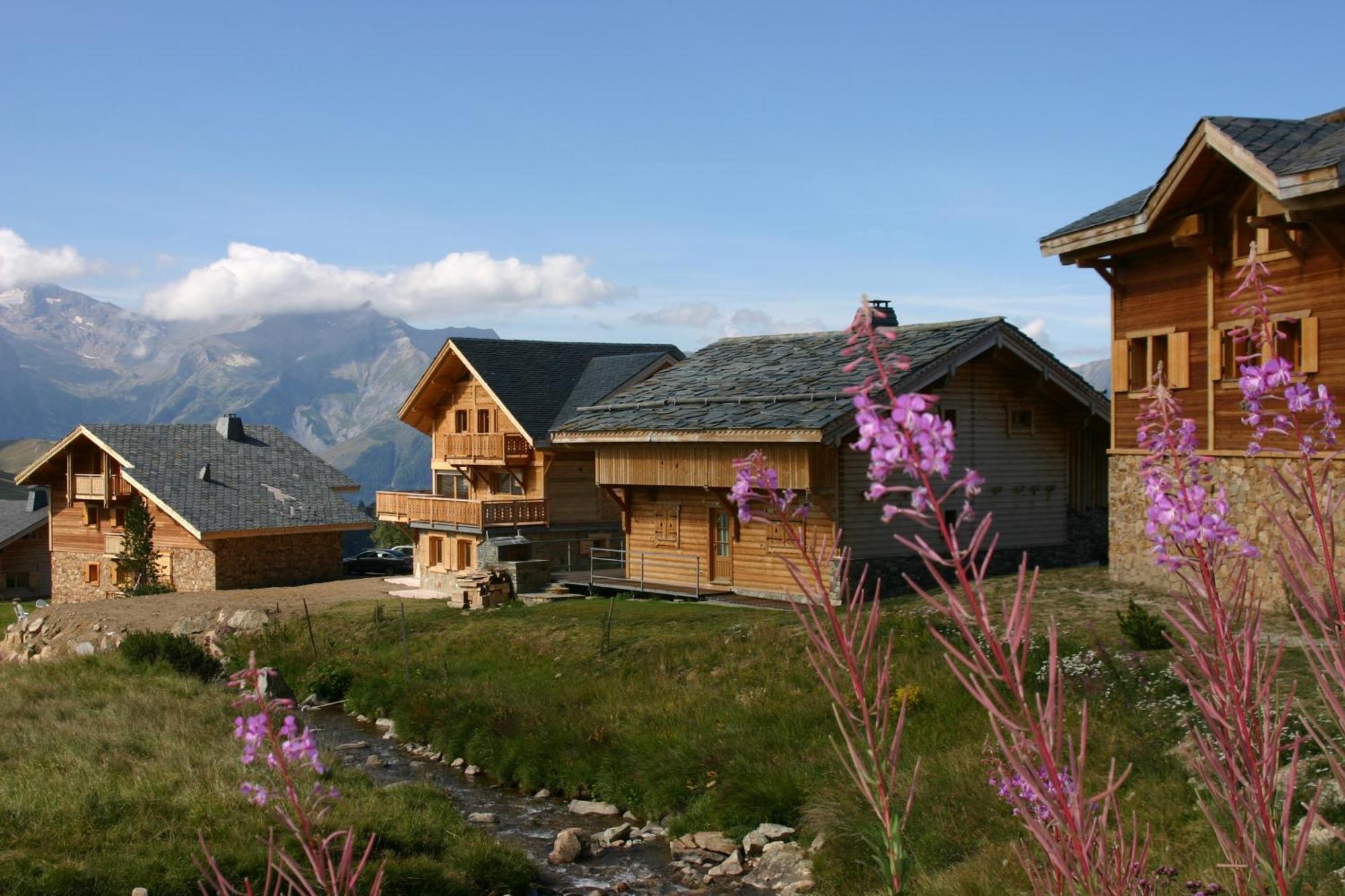 Madame Vacances Les Chalets De L'Altiport Alpe d'Huez Eksteriør billede