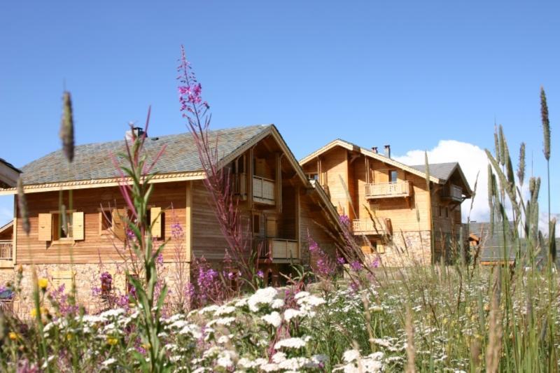 Madame Vacances Les Chalets De L'Altiport Alpe d'Huez Eksteriør billede