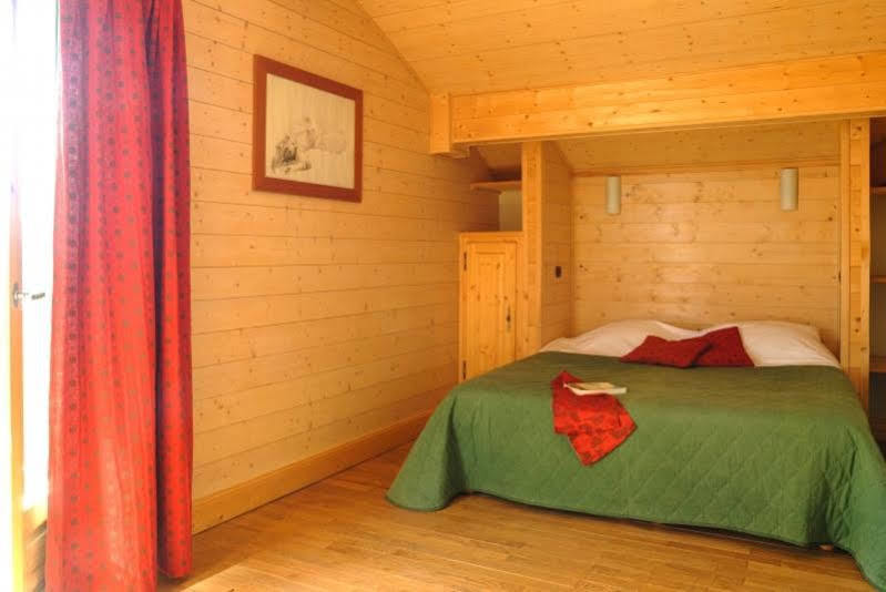 Madame Vacances Les Chalets De L'Altiport Alpe d'Huez Eksteriør billede